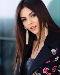 victoria-justice-social-media-pics-12-08-2017-11.jpg